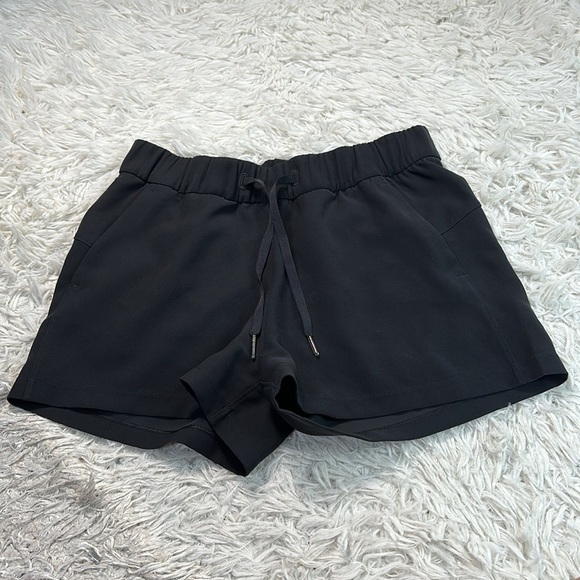 Lululemon On The Fly Short *2.5" Black - Picture 1 of 6